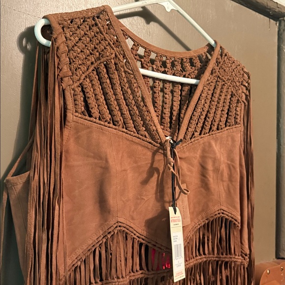 IDYLLWIND WOMEN'S ENNIS SUEDE CROCHET VEST - Picture 4 of 9